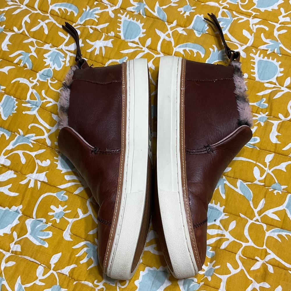 🔥Final Mark Down! Toms Brown Leather Ankle Booties with Faux Fur Trim - Picture 6 of 16